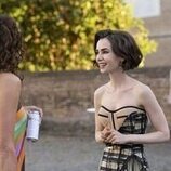 Lily Collins en la temporada 5 y el capítulo 04 de 'Emily en París'