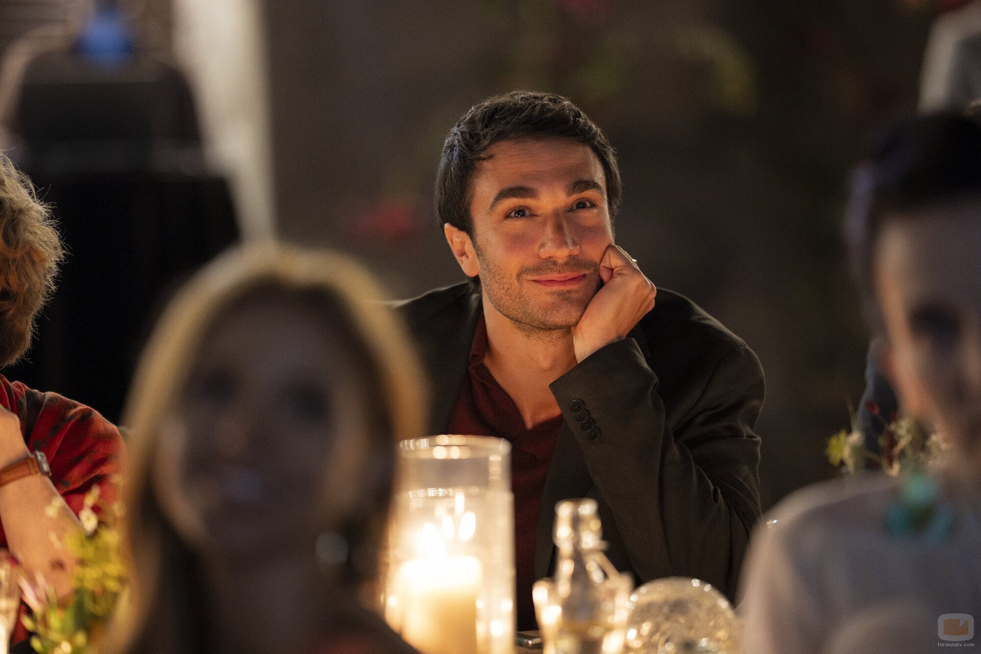Eugenio Franceschini en 5x04 'Roma ha caído' de 'Emily en París'