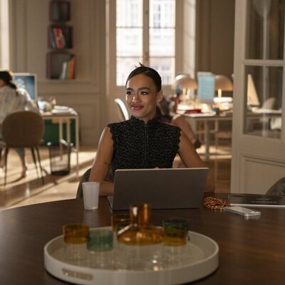 Thalia Besson en el 5x04 de 'Emily in Paris'