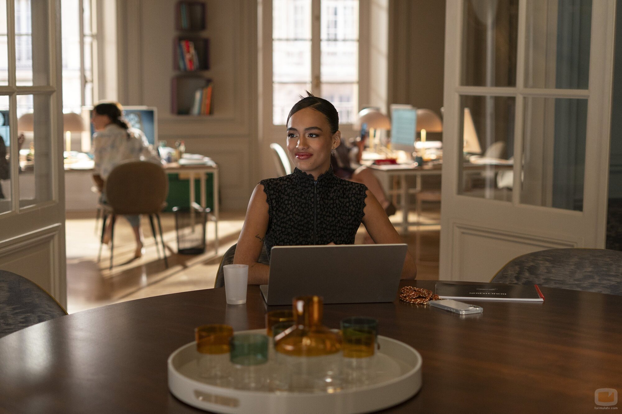 Thalia Besson en el 5x04 de 'Emily in Paris'