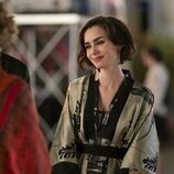 Lily Collins en el 'Roma ha caído' de 'Emily in Paris'