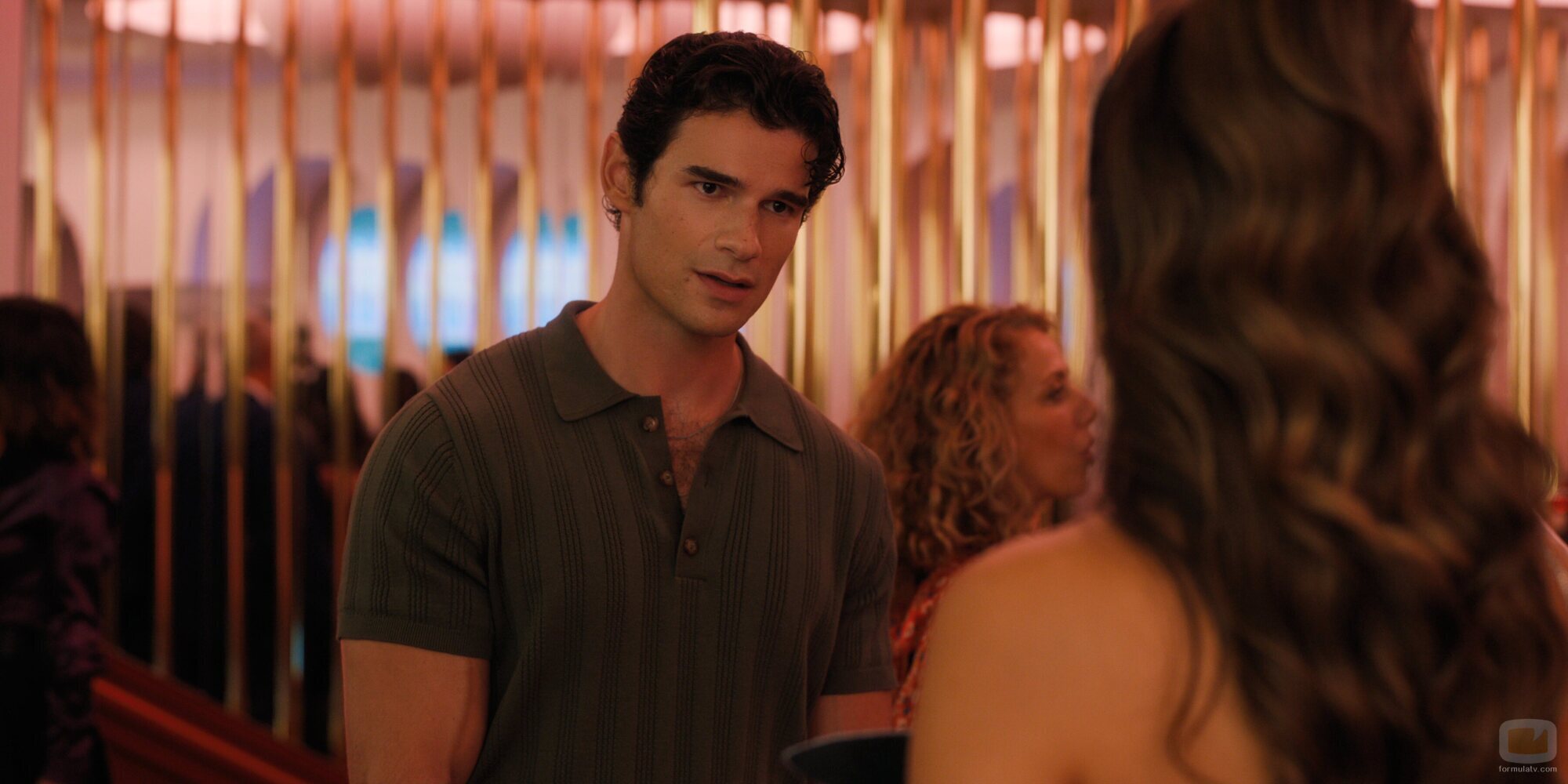Paul Forman en 5x05 titulado '¡Bonjour, París' de 'Emily en París'