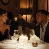 Lucien Laviscount y Ashley Park en el 5x05 de 'Emily in Paris'