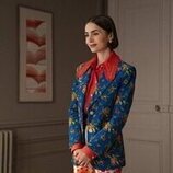 Lily Collins en la temporada 5 y el capítulo 05 de 'Emily en París'