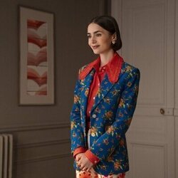 Lily Collins en la temporada 5 y el capítulo 05 de 'Emily en París'