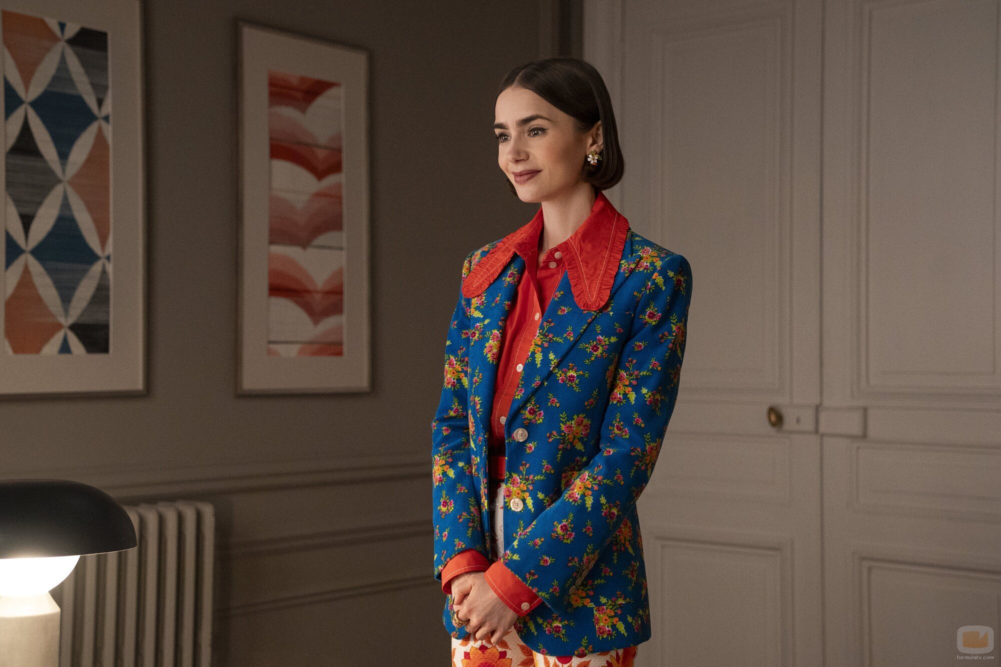 Lily Collins en la temporada 5 y el capítulo 05 de 'Emily en París'
