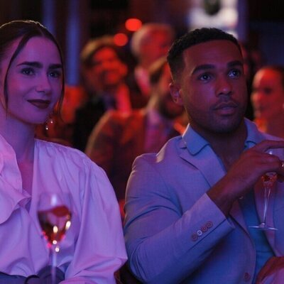 Lucien Laviscount y Lily Collins en Capítulo 5 titulado '¡Bonjour, París' de 'Emily en París'