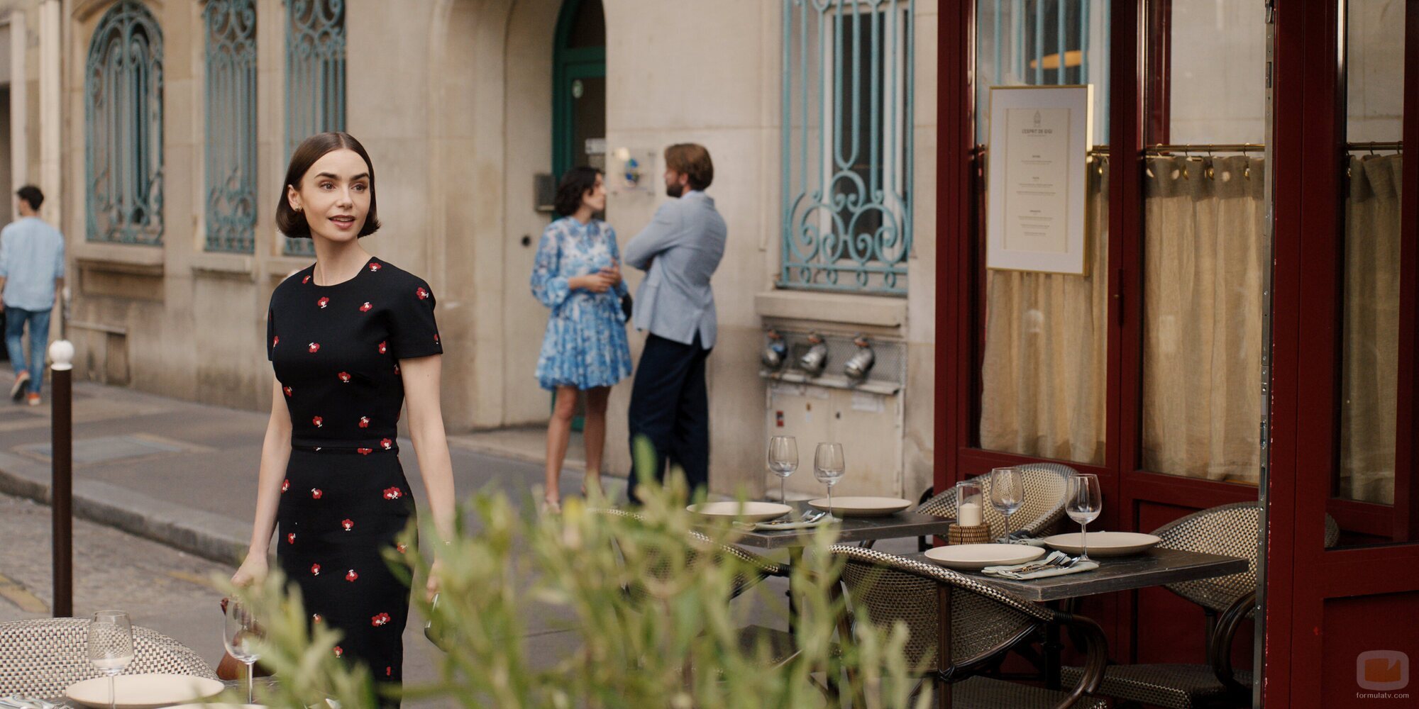 Lily Collins en el 5x05 de 'Emily en París'