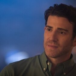 Bryan Greenberg en el 5x06 de 'Emily in Paris'