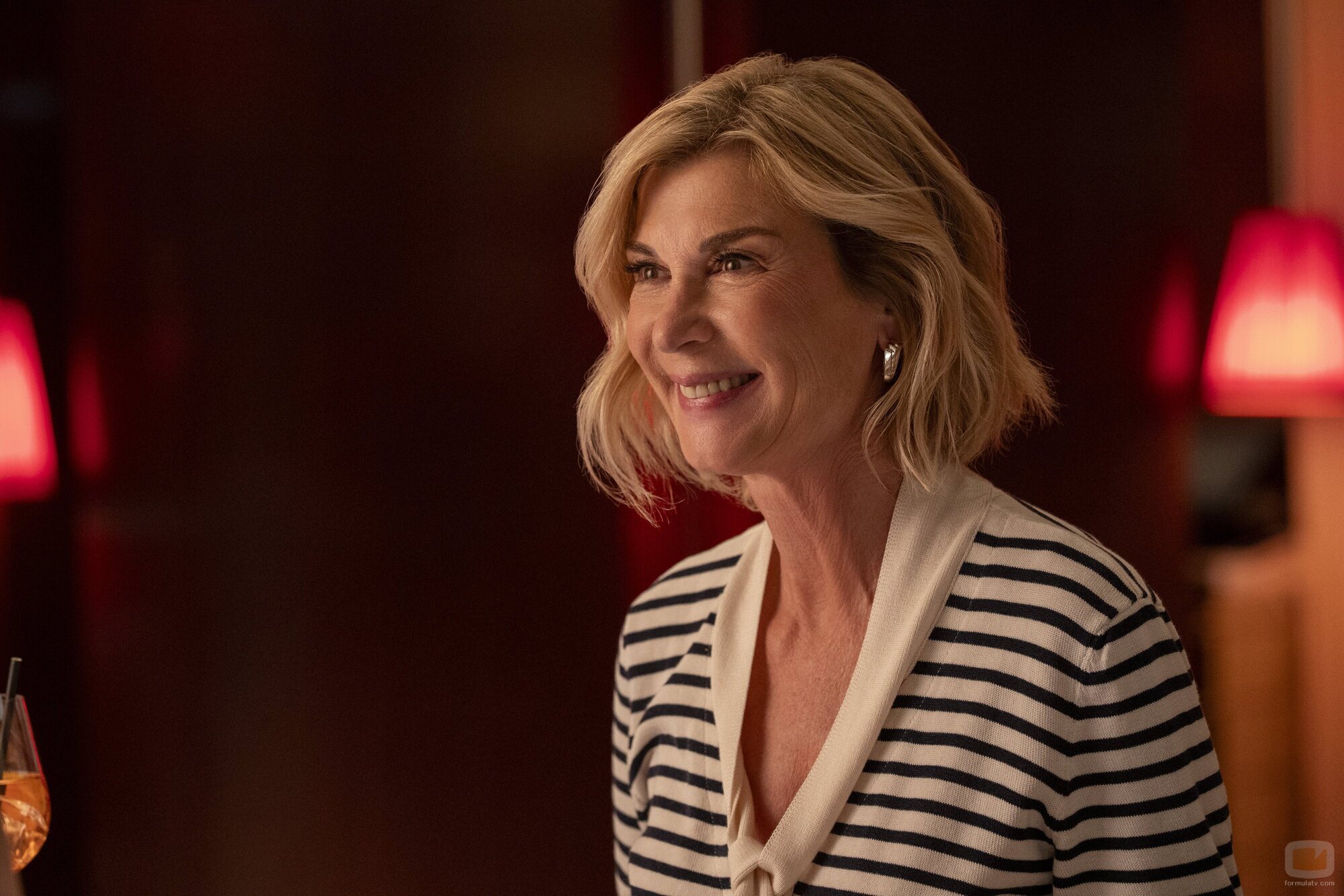 Michèle Laroque en el 5x06 de 'Emily in Paris'