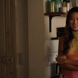 Ashley Park en el 5x06 de 'Emily in Paris'