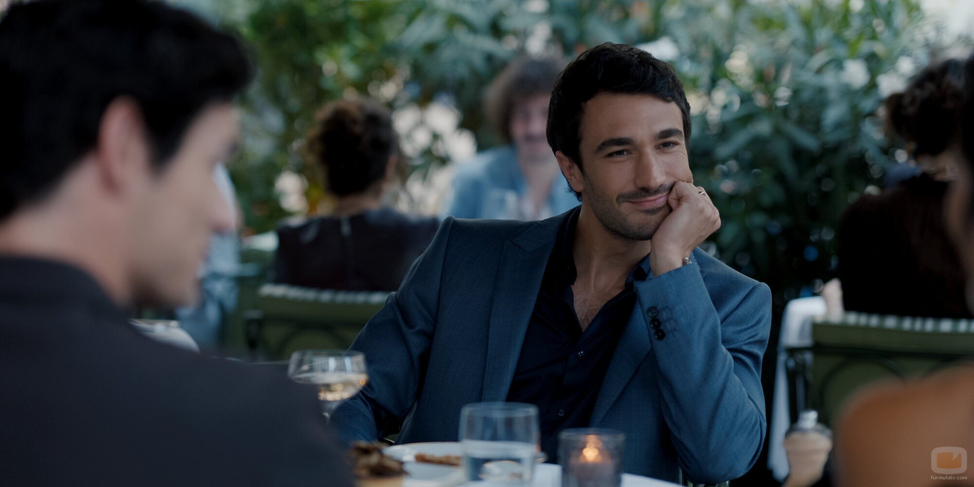 Eugenio Franceschini en el 5x07 de 'Emily in Paris'