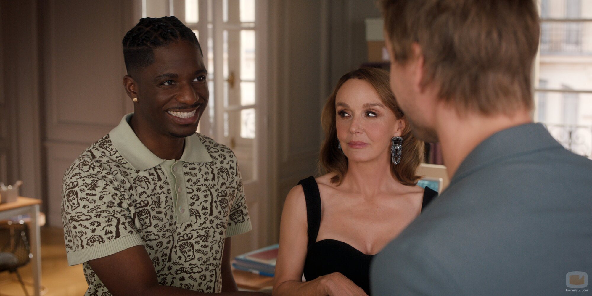 Philippine Leroy-Beaulieu y Samuel Arnold en 'Segundas oportunidades' de 'Emily en París'