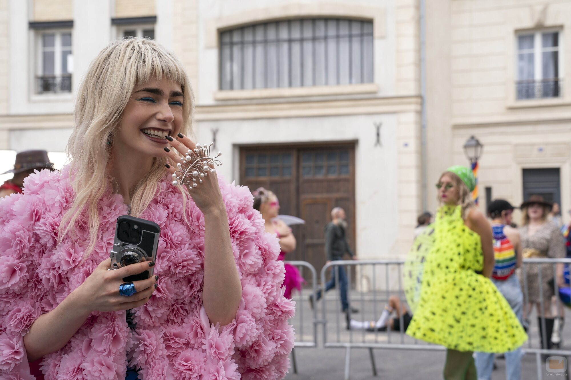 Lily Collins en el 5x07 de 'Emily in Paris'