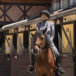 Ashley Park en el 5x07 de 'Emily en París'