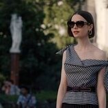 Lily Collins en Capítulo 7 titulado 'Segundas oportunidades' de 'Emily en París'