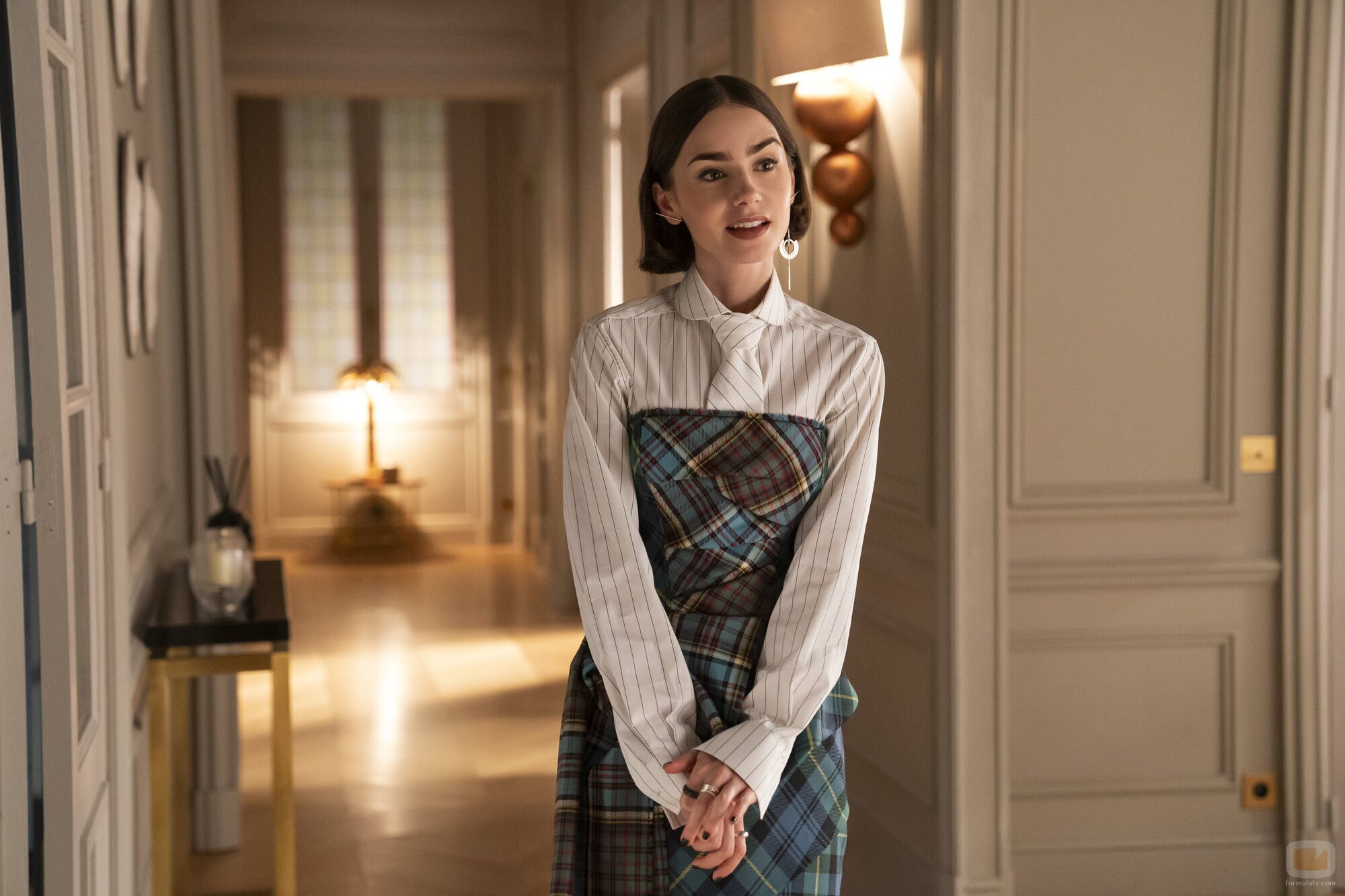 Lily Collins en el 5x08 de 'Emily in Paris'