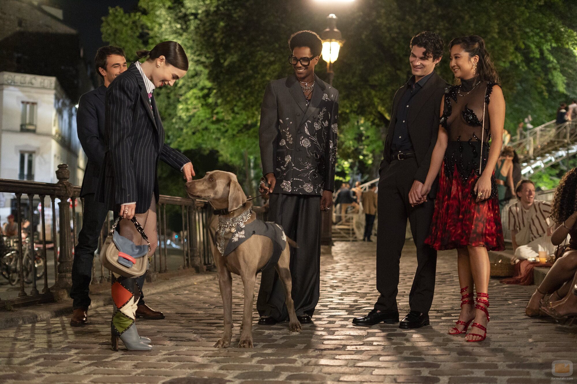 Still de 5x08 titulado 'Una propuesta novedosa' de 'Emily en París'