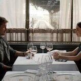 Lily Collins y Lucas Bravo en 'La belle époque' de 'Emily en París'