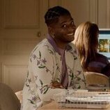 Samuel Arnold en 5x09 titulado 'La belle époque' de 'Emily en París'