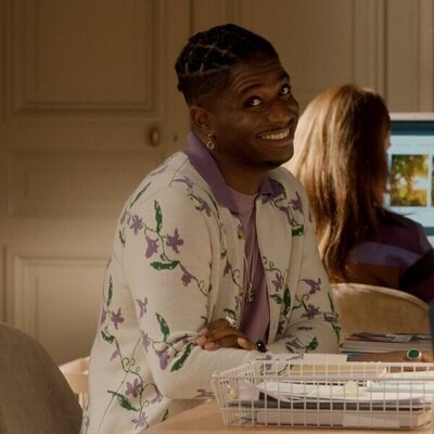 Samuel Arnold en 5x09 titulado 'La belle époque' de 'Emily en París'