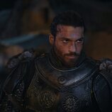 Can Yaman porta una armadura en 'El Turco'