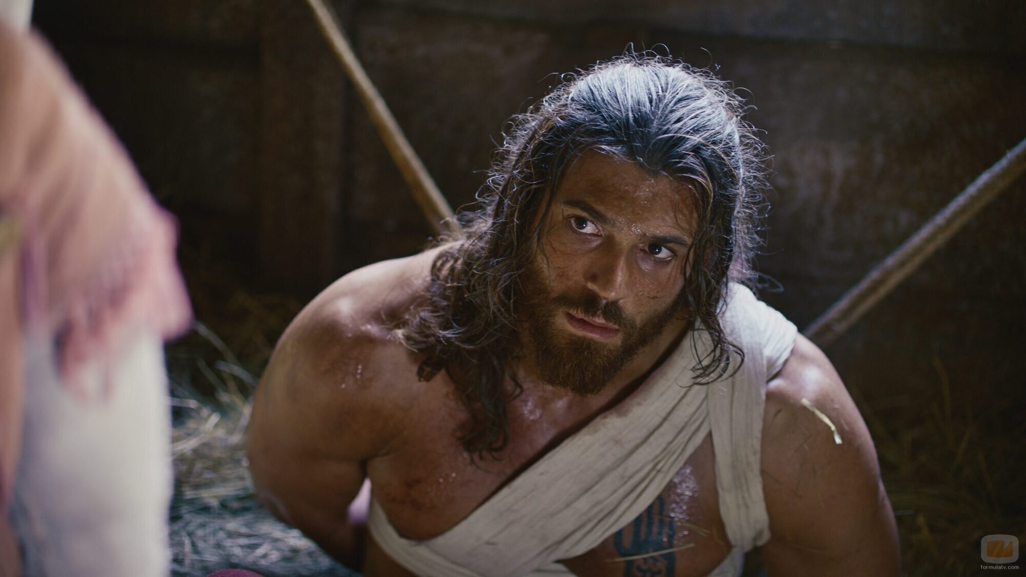 Can Yaman, vendado en 'El Turco'