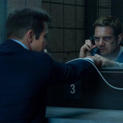 Taylor Handley y Jeremy Renner en 4x05 titulado 'Maldito' de 'Mayor of Kingstown'