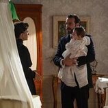 Ibrahim Al Shami J. y Amparo Piñero en 5x01 titulado 'Miércoles 24 de diciembre de 2025' de 'La promesa'