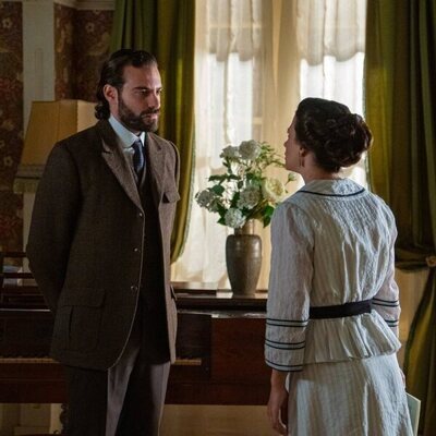 Ibrahim Al Shami J. y Amparo Piñero en 5x03 'Viernes 26 de diciembre de 2025' de 'La promesa'