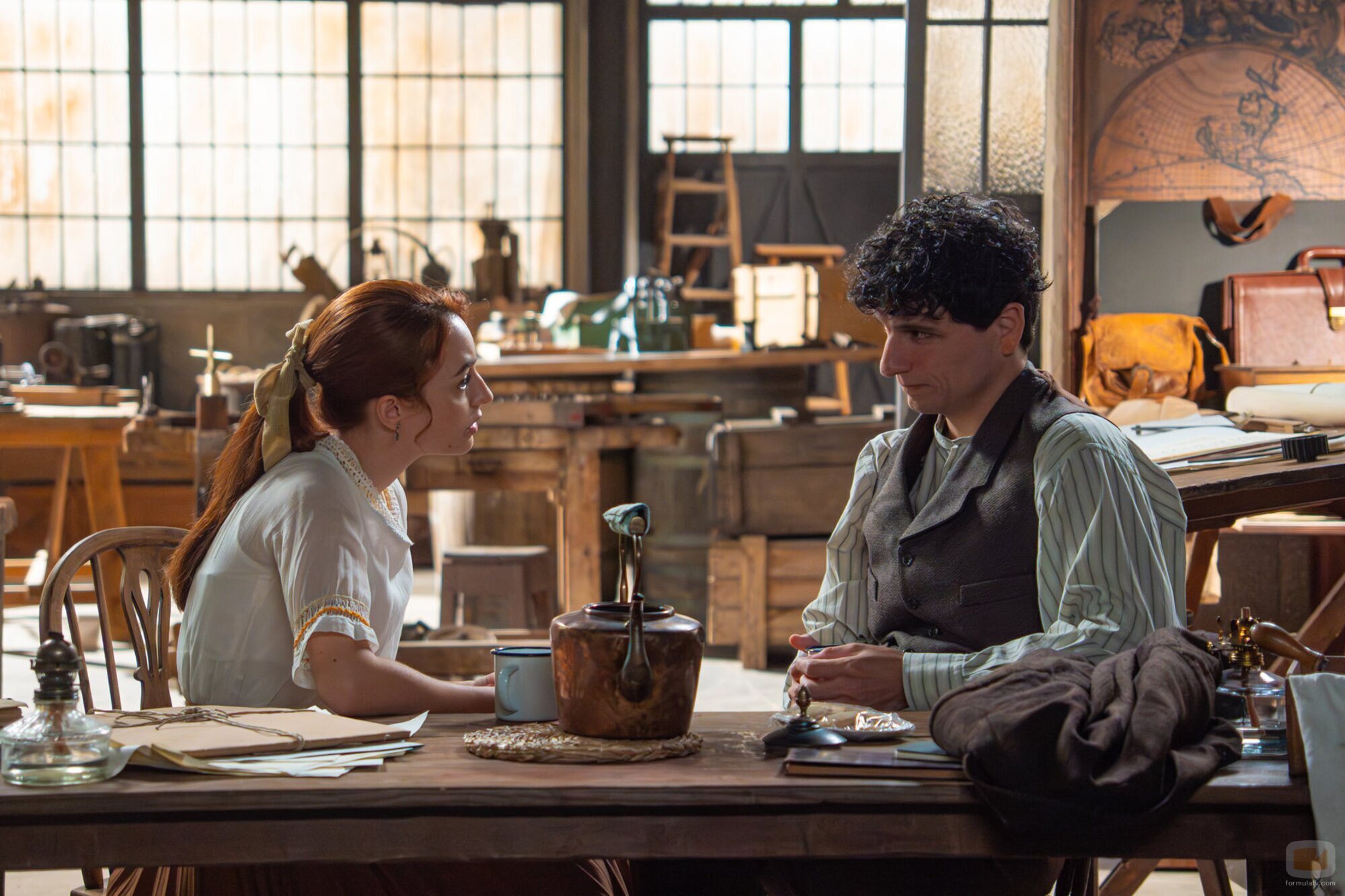 Sara Font y Álvaro Quintana en 5x02 titulado 'Miércoles 24 de diciembre de 2025 (Parte 2)' de 'La promesa'