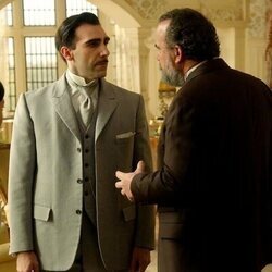 Guillermo Serrano y Manuel Regueiro en 5x08 'Viernes 2 de enero de 2026' de 'La promesa'