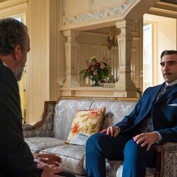 Manuel Regueiro y Guillermo Serrano en el 5x09 de 'La promesa'