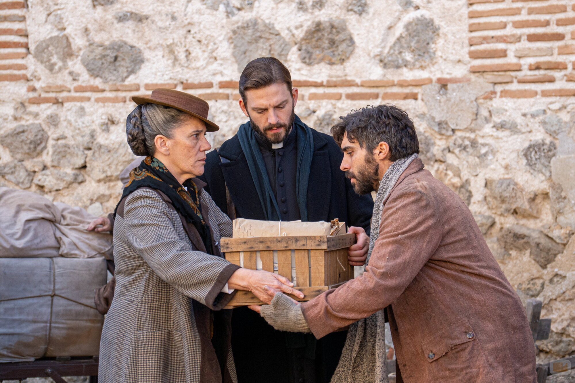 Marga Martínez y Daniel Schröder en 5x11 titulado 'Viernes 9 de enero de 2026' de 'La promesa'