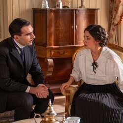 Marta Costa y Guillermo Serrano en 5x12 titulado 'Lunes 12 de enero de 2026' de 'La promesa'