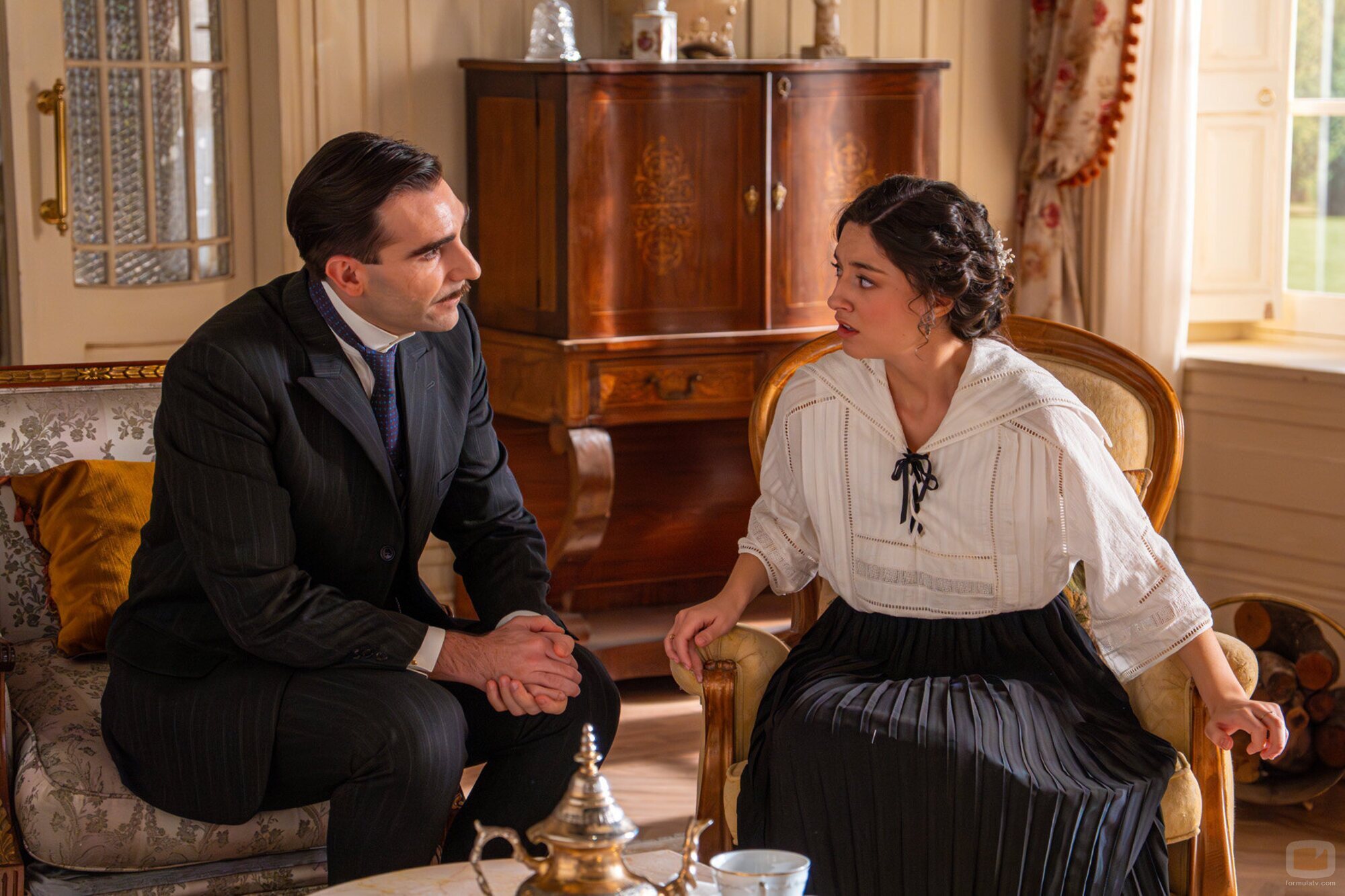 Marta Costa y Guillermo Serrano en 5x12 titulado 'Lunes 12 de enero de 2026' de 'La promesa'