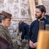 Marga Martínez y Daniel Schröder en Capítulo 13 titulado 'Martes 13 de enero de 2026' de 'La promesa'