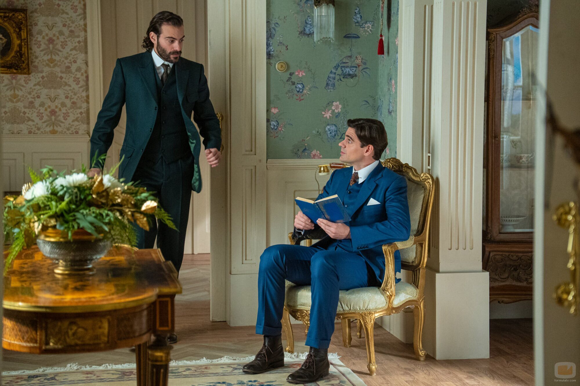 Gonzalo Ramos y Ibrahim Al Shami J. en el 5x17 de 'La Promesa'