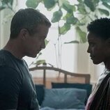 Christine Adams y Max Beesley en Capítulo 1 titulado 'Decisión final' de 'Hijack'