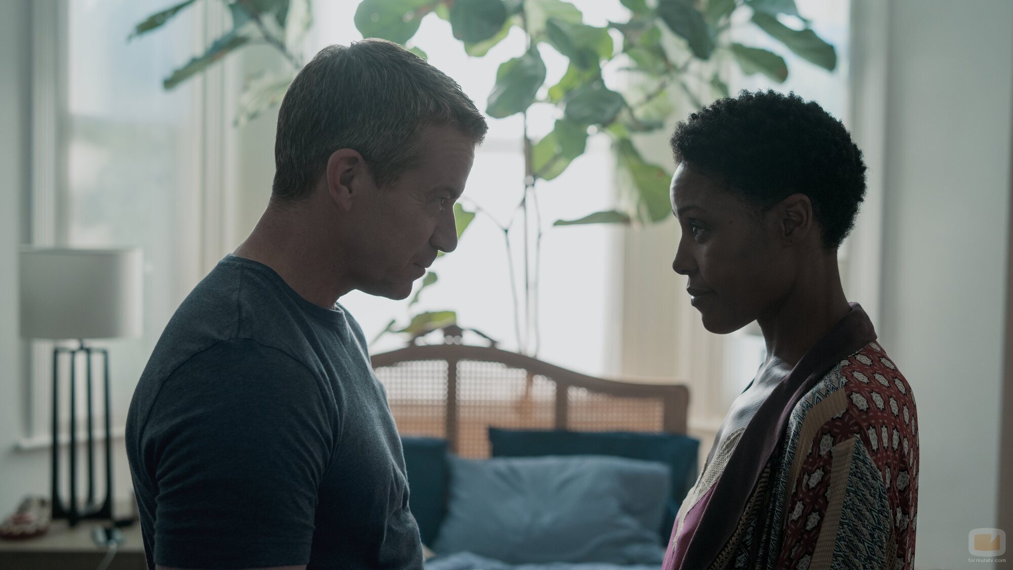 Christine Adams y Max Beesley en Capítulo 1 titulado 'Decisión final' de 'Hijack'