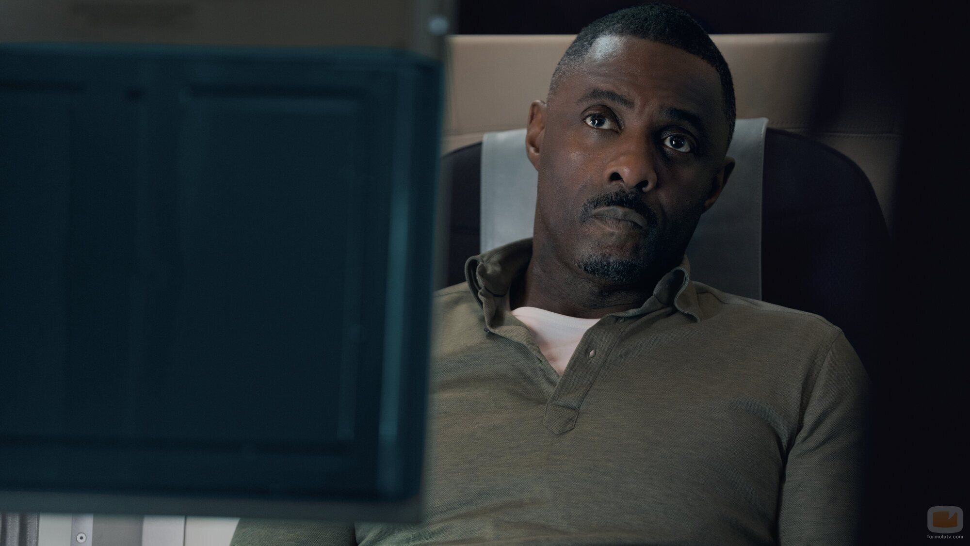 Idris Elba en Capítulo 2 titulado '3 grados' de 'Hijack'