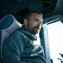 Neil Maskell en 1x06 'Obedece despacio' de 'Hijack'