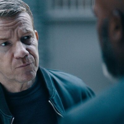 Max Beesley en el 'Sujétense, sujétense, sujétense' de 'Secuestro en el aire'