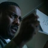 Idris Elba en 'Sujétense, sujétense, sujétense' de 'Hijack'