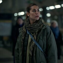 Karima McAdams en 'Señal' de 'Hijack'