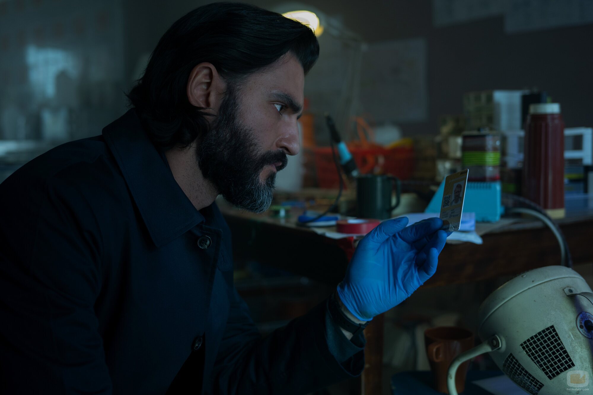 Dejan Bucin en 2x01 titulado 'Señal' de 'Hijack'