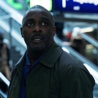 Idris Elba en 2x01 titulado 'Señal' de 'Hijack'