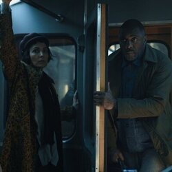 Idris Elba en Capítulo 1 titulado 'Señal' de 'Hijack'
