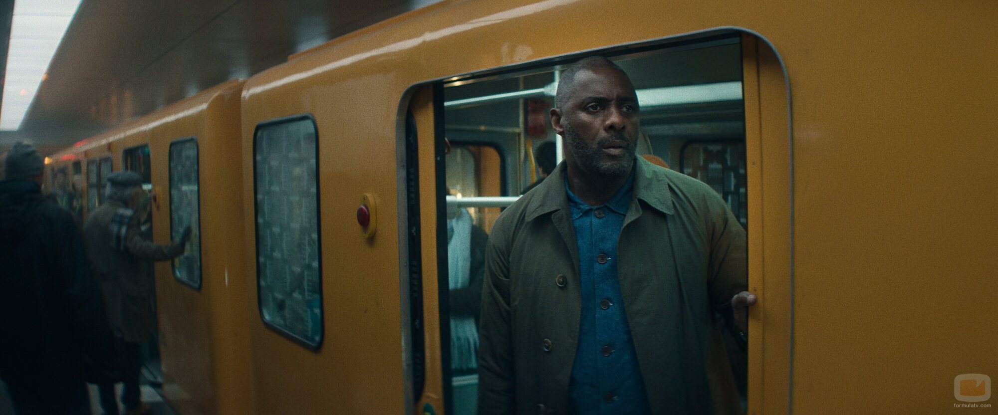 Idris Elba en la temporada 2 y el capítulo 01 de 'Hijack'