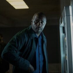 Idris Elba en el 'Señal' de 'Secuestro en el aire'